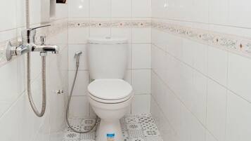 Villa | Bathroom | Shower, rainfall showerhead, free toiletries, towels