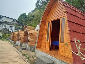 Tenda de campanya estàndard | Wifi gratuïta i roba de llit 