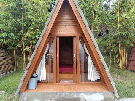 Deluxe Tent | Free WiFi, bed sheets