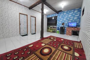 标准房 | 办公桌、免费 WiFi、床单