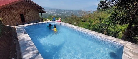 Piscine extérieure