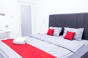 Deluxe Double Room | In-room safe, desk, iron/ironing board, free WiFi