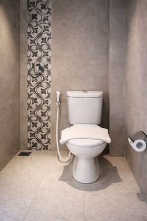 Een douche, handdoeken
