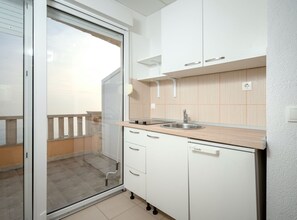 Appartement (One Bedroom Apartment with Balcony an) | Cuisine privée | Réfrigérateur