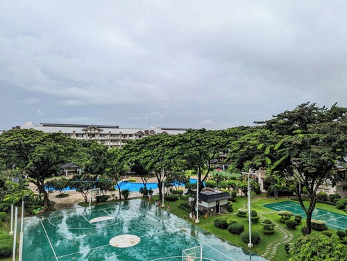 Acacia Estates' The Getaway Taguig Jade. Resort style, Family-sized condo!