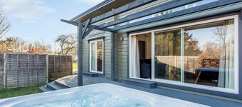 Roydon Two Bedroom Lodge with Hot Tub (Pet)