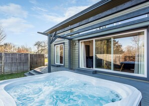 Terrace/patio - Roydon Two Bedroom Lodge with Hot Tub (Pet) (Roydon)