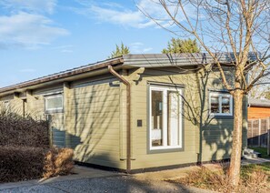 Exterior - Roydon Two Bedroom Lodge with Hot Tub (Pet) (Roydon)