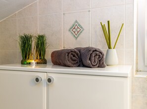Apartment (One Bedroom Apartment) | Bathroom