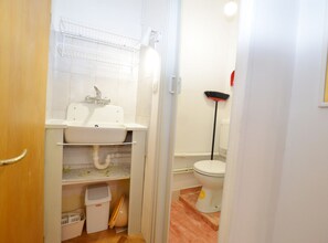 Casa (Single Room) | Baño | Regadera y toallas 