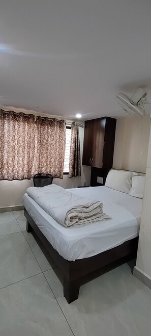 Deluxe Room | Free WiFi - Hotel Om Omkar (Ujjain)