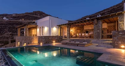 Charming Villa Near Ftelia Beach