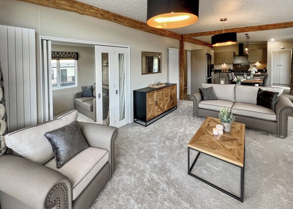 Living area - Platinum Lodge Bay View Spa (Pet) (Clarach)