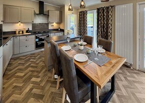 Dining - Platinum Lodge Bay View Spa (Pet) (Clarach)