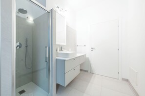 Comfort Apartment, River View | Bathroom