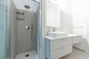 Comfort-Apartment, Flussblick | Badezimmer | Bidet