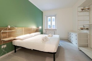 Comfort-Apartment, Flussblick | 1 Schlafzimmer, Reisekinderbett, Bettwäsche
