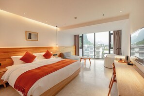 Basic-Doppelzimmer, Bergblick | Verdunkelungsvorhänge, Bügeleisen/Bügelbrett, kostenloses WLAN