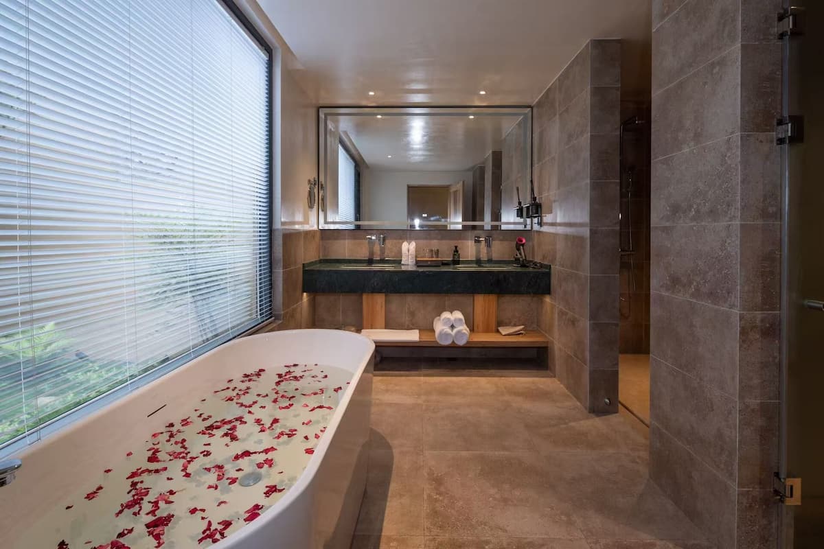 Superior Double Room, Courtyard View | Blackout drapes, iron/ironing board, free WiFi, bed sheets