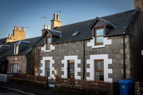 Hill Street Haven • Spacious City Family Home