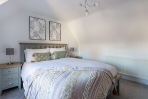 4 bedrooms, iron/ironing board, WiFi, bed sheets - Hill Street Haven • Spacious City Family Home (Inverness)