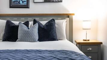 4 bedrooms, iron/ironing board, WiFi, bed sheets