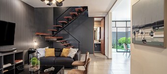 Luxurious 5-bedroom House With Air-conditioning & Private Rooftop in Juriquilla