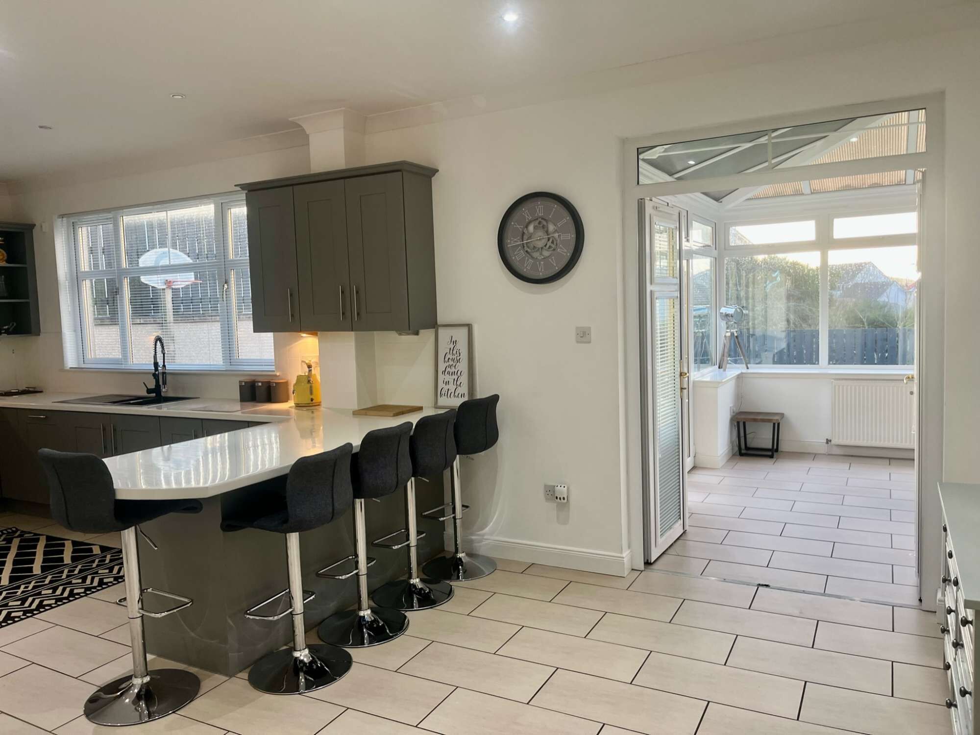 Microondas, horno, lavavajillas y tostadora