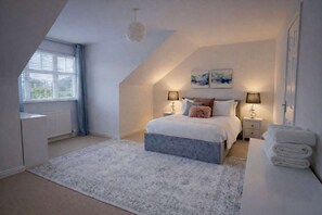 4 bedrooms, desk, iron/ironing board, WiFi