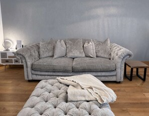 TV, bøker og kontorer