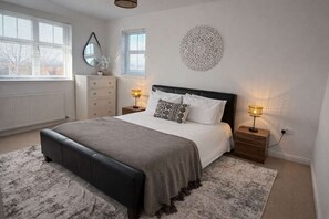 4 bedrooms, desk, iron/ironing board, WiFi