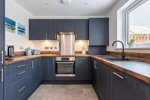 Oven, stovetop, dishwasher, toaster - Fletchers Gate, Inverness (Inverness)