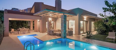 Luksusvilla, 3 soverom, privat basseng, sjøutsikt | Basseng | 3 utendørsbassenger, bassengparasoller og solsenger