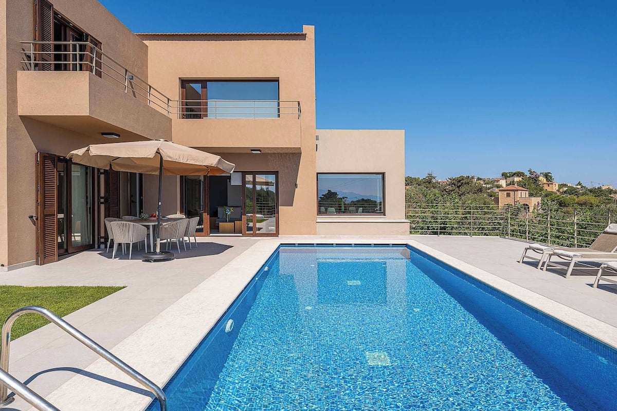 Villa supérieure, 4 chambres, piscine privée, vue sur la mer | Coffre-fort, bureau, fer et planche à repasser, lit de bébé (gratuit)