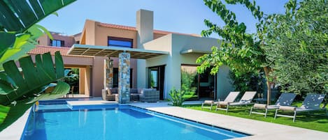 Luxury-Villa, 3 Schlafzimmer, eigener Pool, Meerblick | Terrasse/Patio