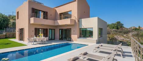 Superior-Villa, 4 Schlafzimmer, eigener Pool, Meerblick | Außenbereich