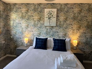 3 عدّة غرف نوم ومكواة/لوح كي وواي فاي مجانًا وملاءات أسرّة