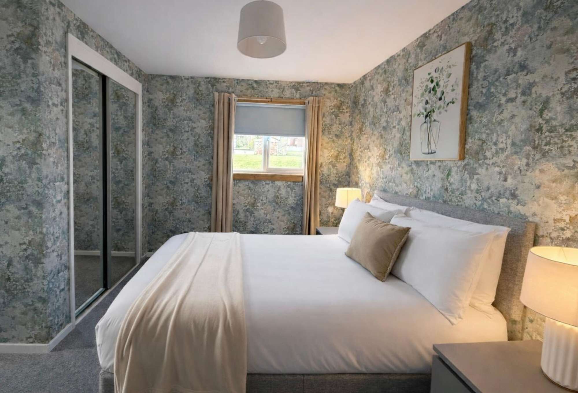 3 bedrooms, iron/ironing board, WiFi, bed sheets