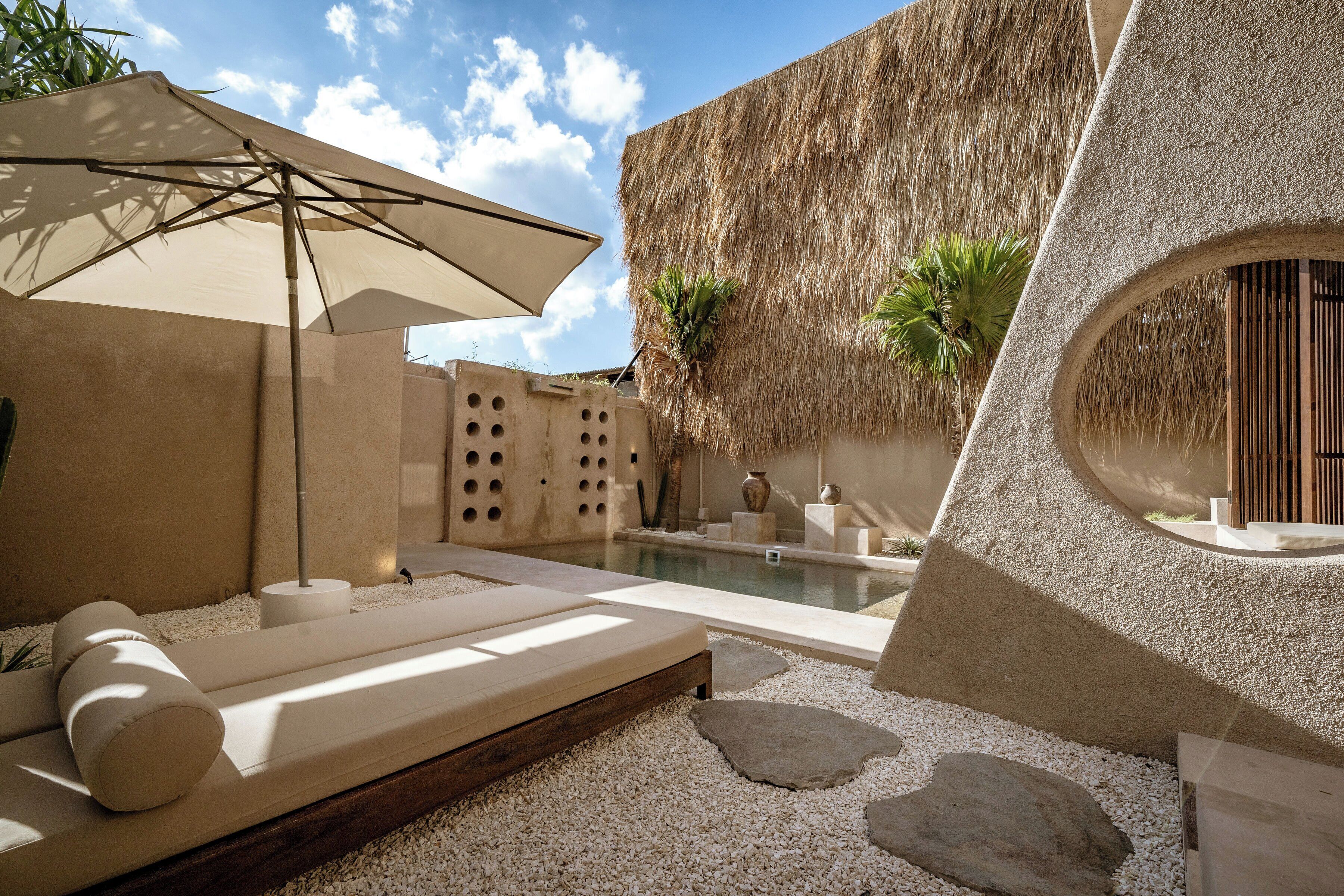 Villa junior, patio, vistas a la piscina | Vistas desde la habitación