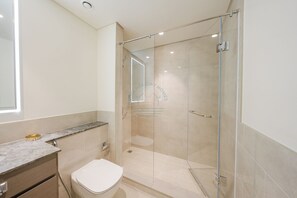 Deluxe Apartment, 2 Bedrooms, City View | Bathroom | Free toiletries, slippers, bidet, towels - Forte Luxe - Stylish 2BR Downtown Escape (Dubai)
