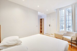 Apartment | 4 bedrooms, laptop workspace, iron/ironing board, bed sheets