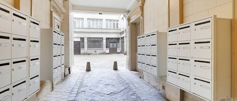 Apartment | Reception