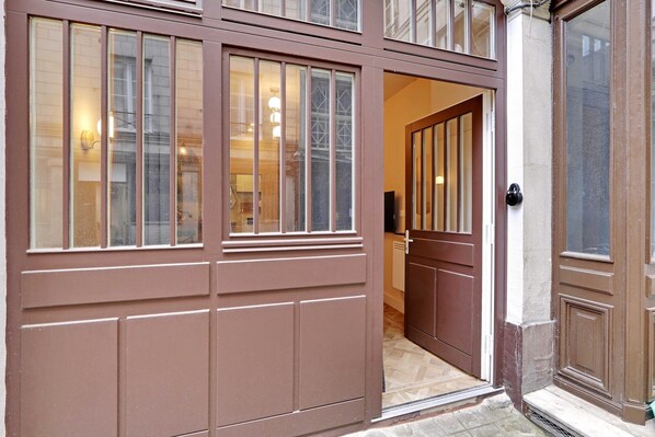 Apartment | Reception