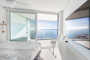 2 bedrooms, desk, iron/ironing board, free WiFi - Stunning Seafront Apartment in Carvajal Beach (Fuengirola)