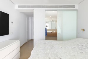 2 bedrooms, desk, iron/ironing board, free WiFi - Stunning Seafront Apartment in Carvajal Beach (Fuengirola)