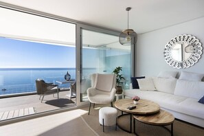 TV - Stunning Seafront Apartment in Carvajal Beach (Fuengirola)
