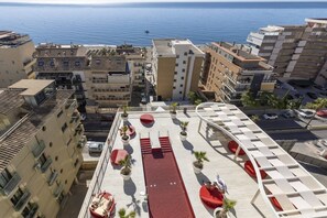 Outdoor dining - Stunning Seafront Apartment in Carvajal Beach (Fuengirola)