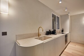 Apartment | Private kitchen | Cleaning supplies - Sublime and New Apartment Louvre Palais-royal (Paris)