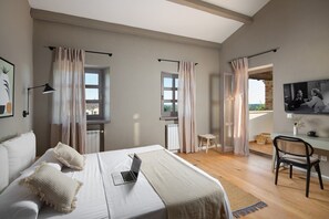 8 bedrooms, iron/ironing board, WiFi, bed sheets