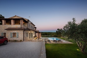 Pool - Rustic Villa Rubus & Sylbum with 2 pools, family, bbq, pets (Sveti Lovrec)